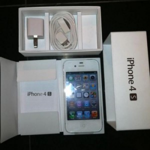 Apple iPhone 4S 64GB (Black and White) unlocked &amp; Apple iPad 3 64GB