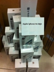 Selling Apple iPhone 4S 64gb Unlocked / iPad3 ( BUY 3 GET 1 FREE )