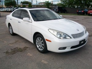 Luxurious 2002 Lexus es 300 for sale