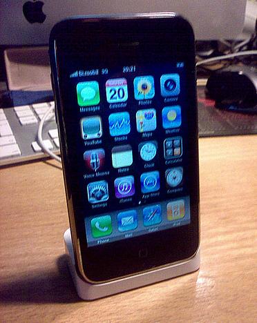 Forsale Apple iPhone 3Gs/16GB (Unlocked)..$280usd