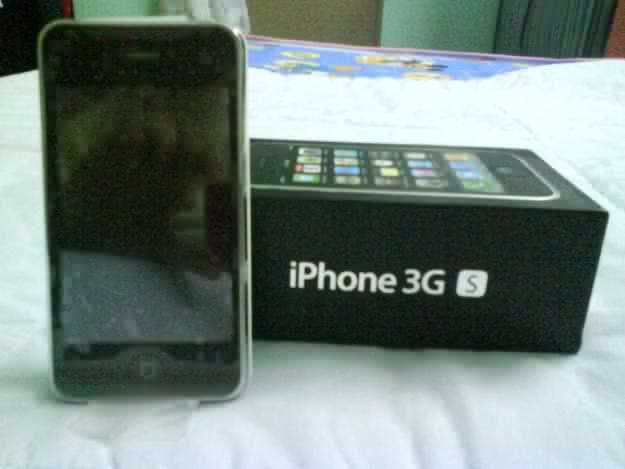 For sale: Apple iphone 3gs 32gb