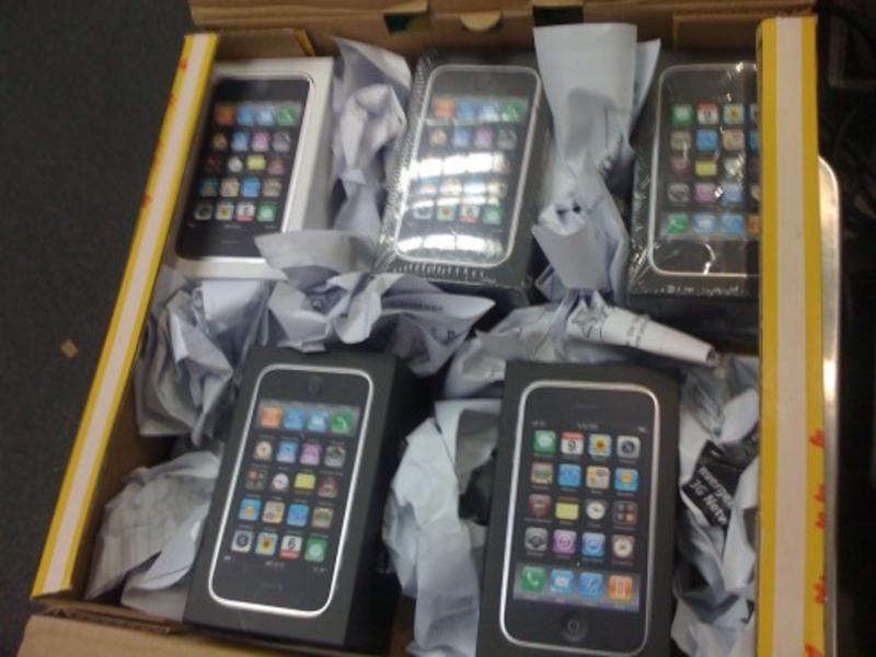 BUY UNLOCK ORIGINAL APPLE IPHONE 4G,APPLE IPHONE 3GS 32GB,APPLE IPAD 64GB WIFI