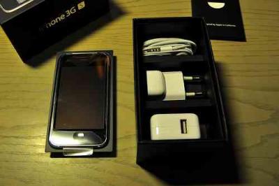 Brand new Apple iPhone 3G S 32GB Black Unlocked,,BlackBerry Storm 2 9550 Mobile Phone - Black