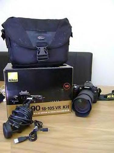 Nikon D90 Digital SLR Two Lens Kit with AF-S DX NIKKOR 18-105mm f/3.5-5.6G ED VR Lens