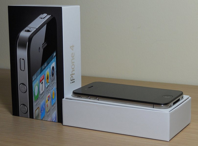 Brand New Apple iPhone 4G 32GB @ $350usd