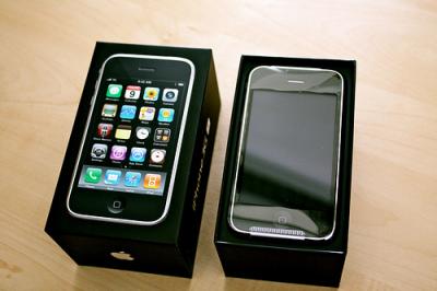 iPhone 32GB 3GS @ 220euros