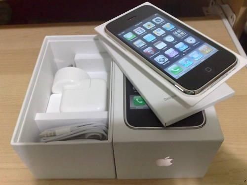 Apple iPhone 4 32GB/Blackberry Torch 9800