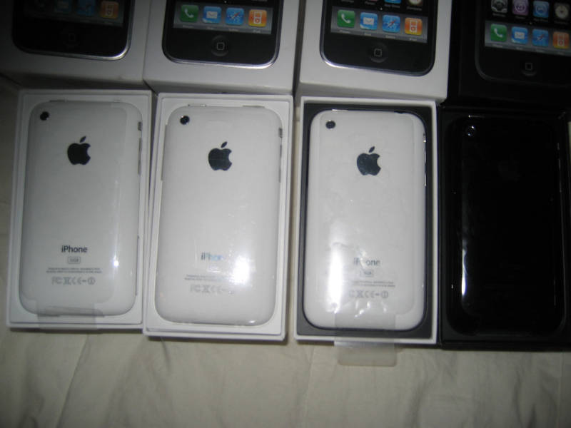 BUY 2 GET 1 FREE BRAND NEW  APPLE IPHONE 3GS 32GB