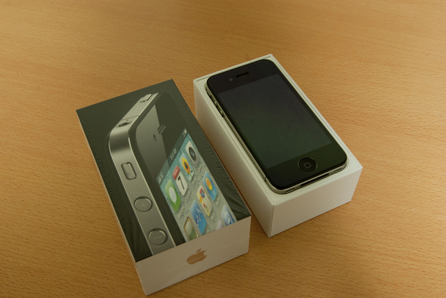 Apple iPhone 4 32GB / Apple iPad 2 64GB