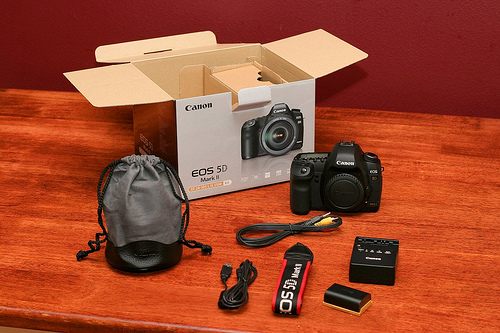 Brand New Canon EOS 5D Mark II 21MP DSLR Camera