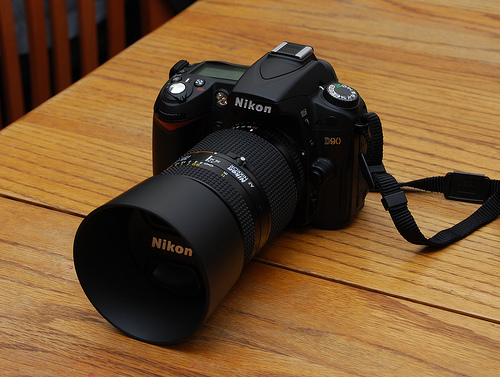 BUY NEW NIKON D700 CAMERA,NIKON D3S CAMERA,CANON XH A1 CAMERAS WITH LENS.