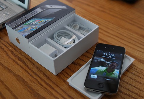 Apple Iphone 4G HD 32GB for sale $500us Dollars. /// Apple iPhone 3GS 32GB for sale $350us Dollars.