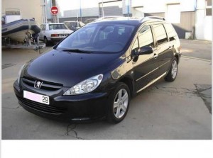 renault automatic 2004shining black nice with ac.